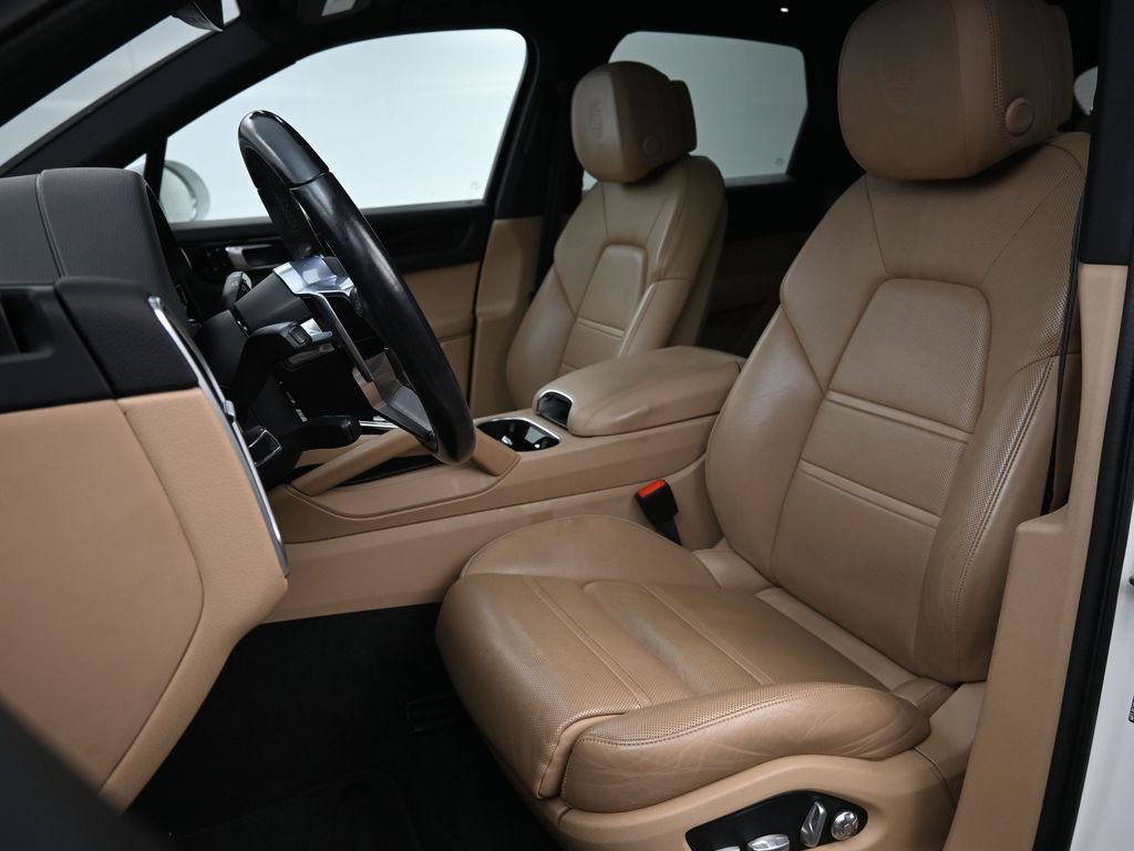 Certified 2020 Porsche Cayenne E-Hybrid image 5