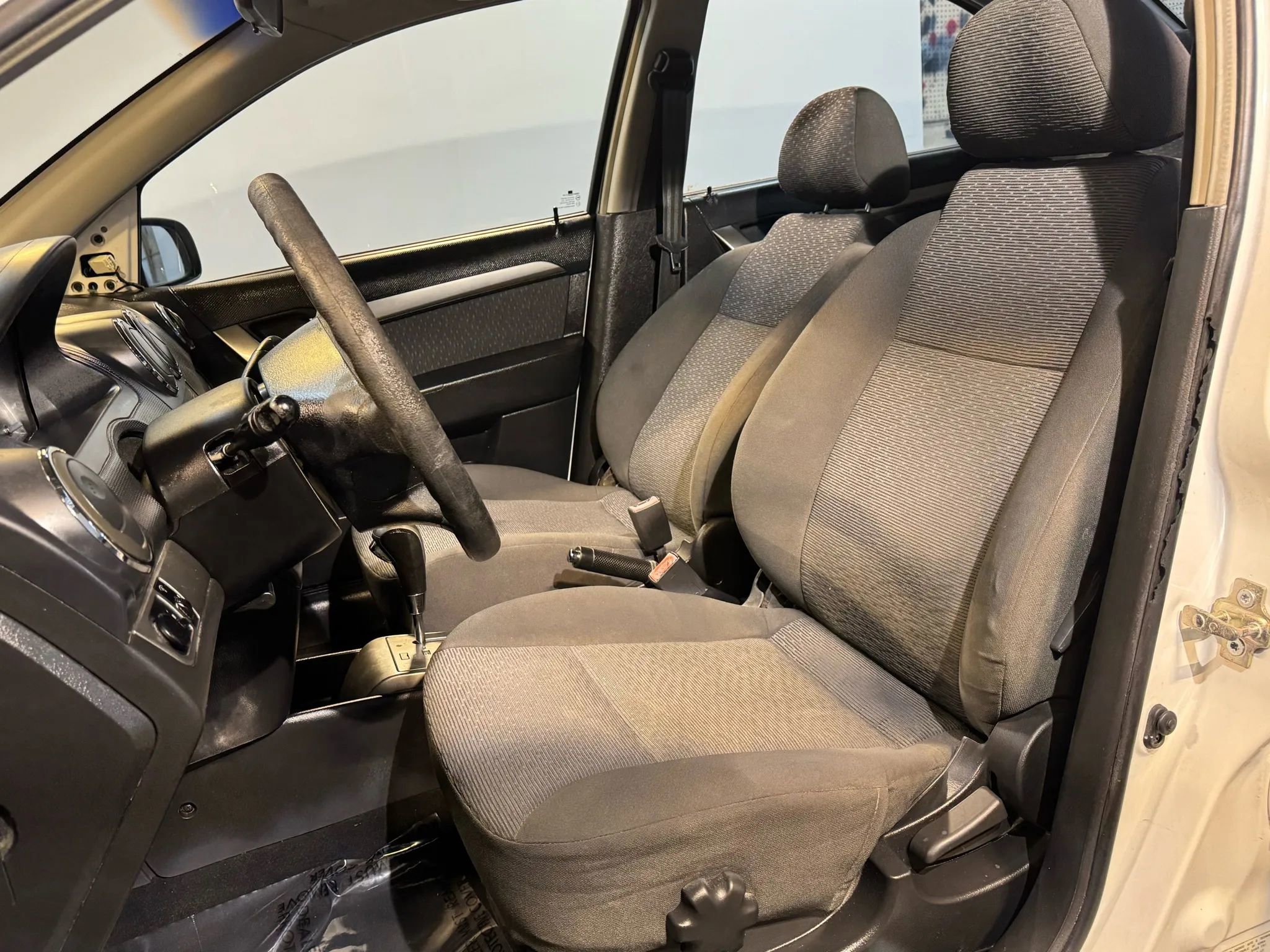 Used 2007 Chevrolet Aveo LT FWD image 9