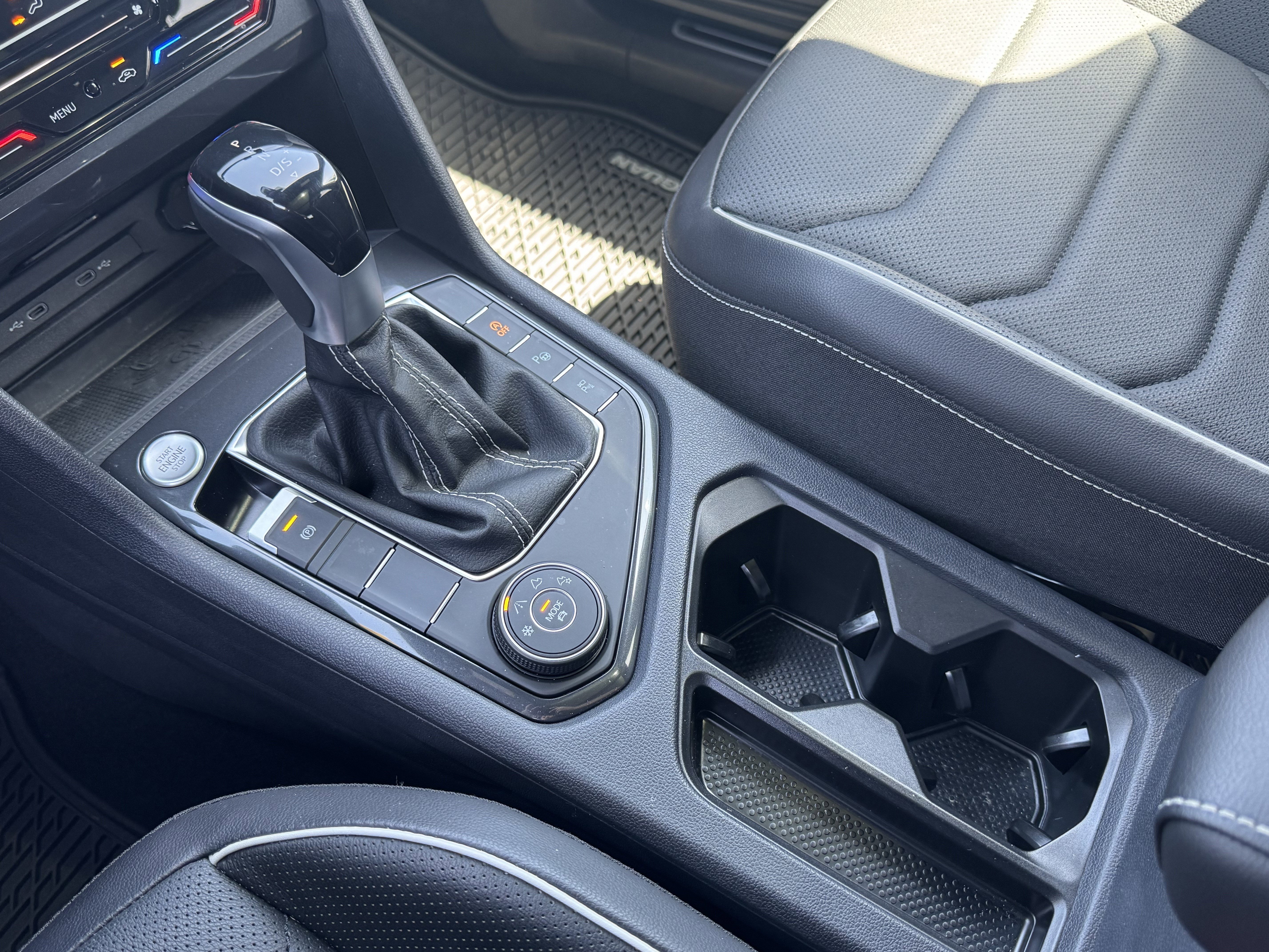 Certified 2024 Volkswagen Tiguan SEL R-Line AWD/4WD image 30