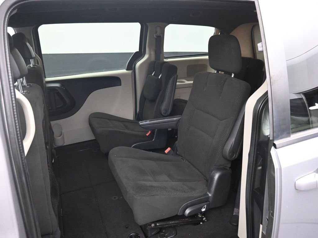 Used 2016 Dodge Grand Caravan SE FWD image 10