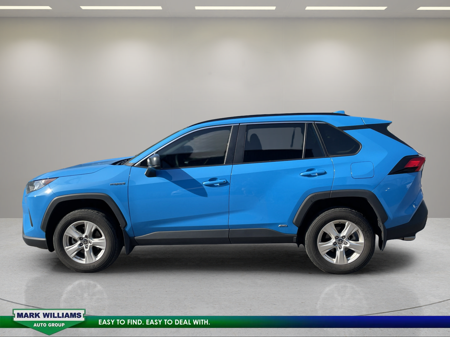 Used 2021 Toyota RAV4 LE AWD/4WD image 4
