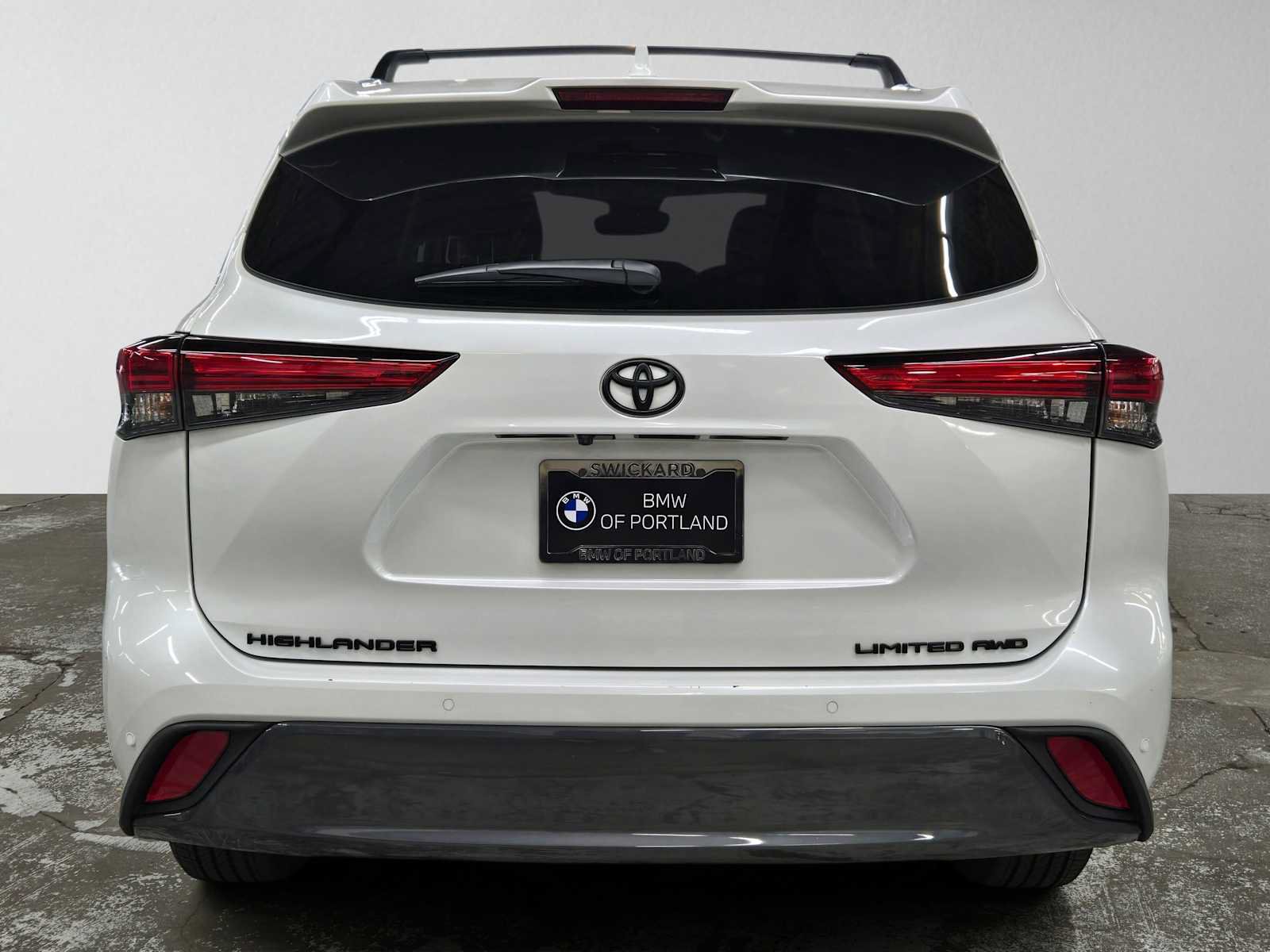 Used 2022 Toyota Highlander Limited AWD/4WD image 4
