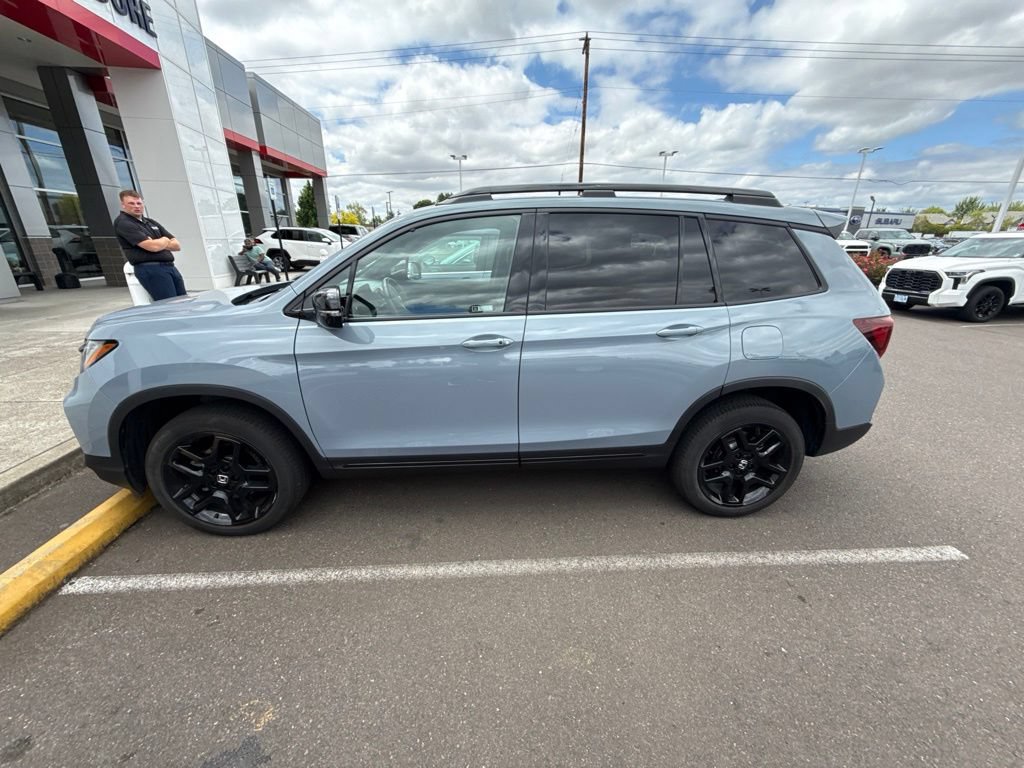 Used 2024 Honda Passport Black Edition image 8