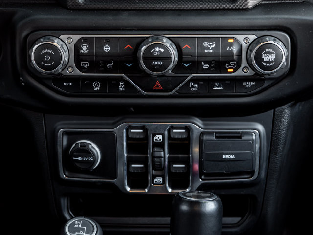 Used 2021 Jeep Wrangler Unlimited Sahara AWD/4WD image 25