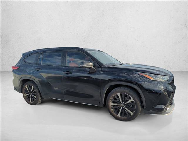 Used 2021 Toyota Highlander XSE FWD image 4