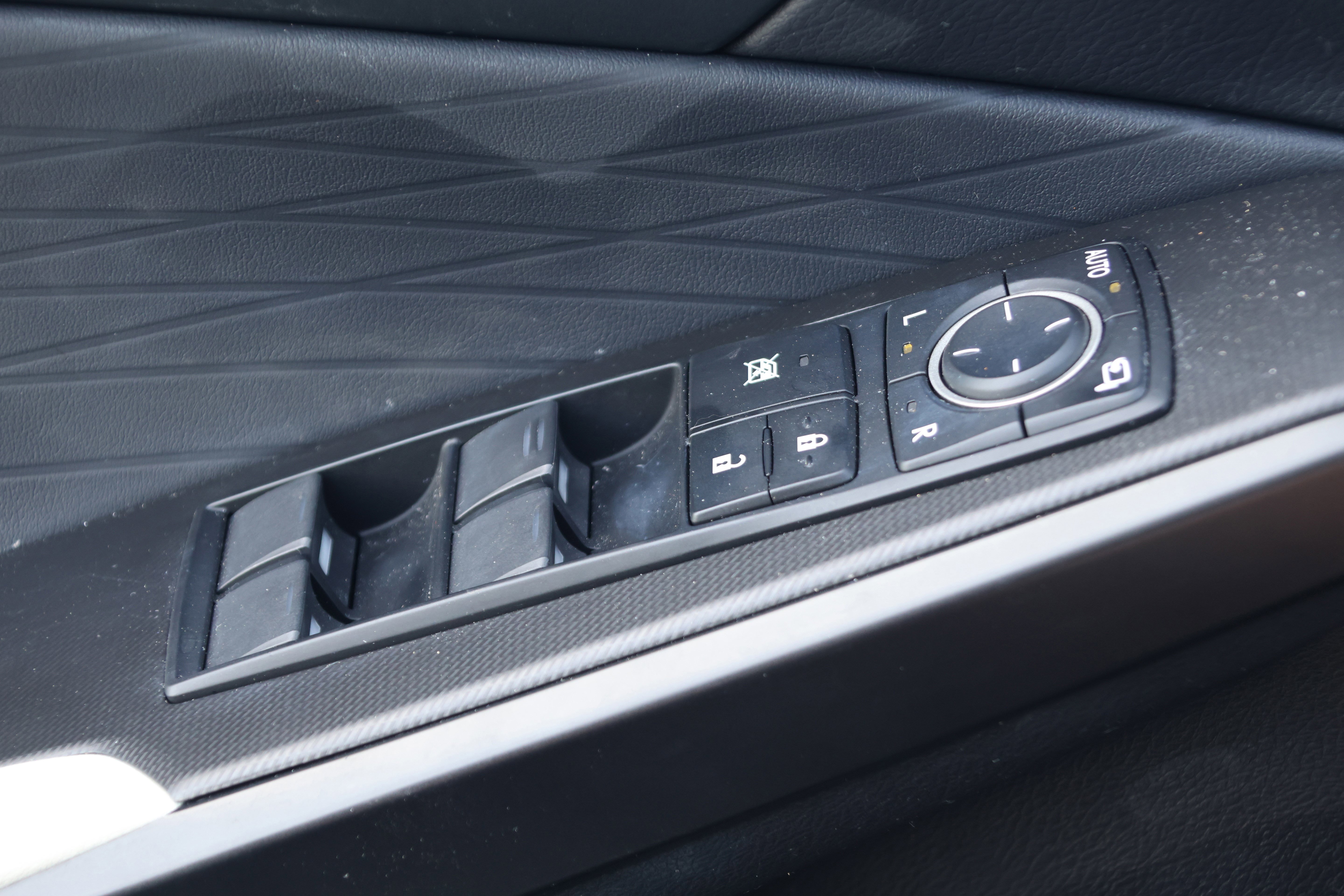 Used 2025 Lexus IS 350 F Sport image 14