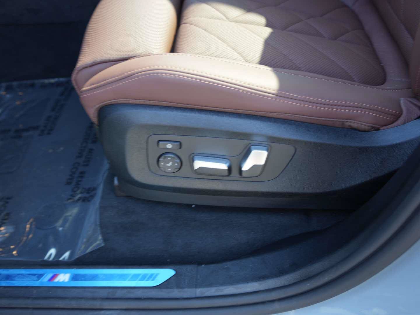 New 2026 BMW X5 xDrive40i w/ M Sport Package AWD/4WD image 14