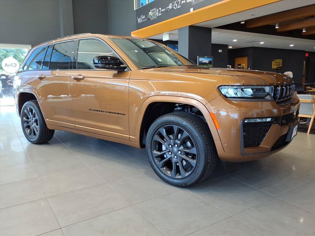 New 2026 Jeep Grand Cherokee Limited AWD/4WD image 2