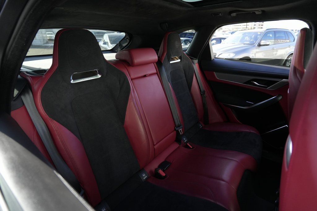 Used 2022 Jaguar F-PACE SVR image 21