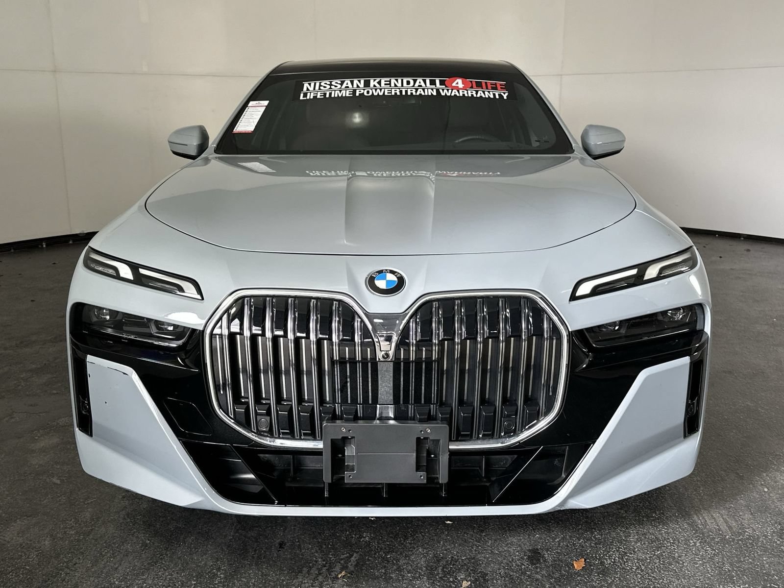 Used 2025 BMW 740i xDrive AWD/4WD image 3