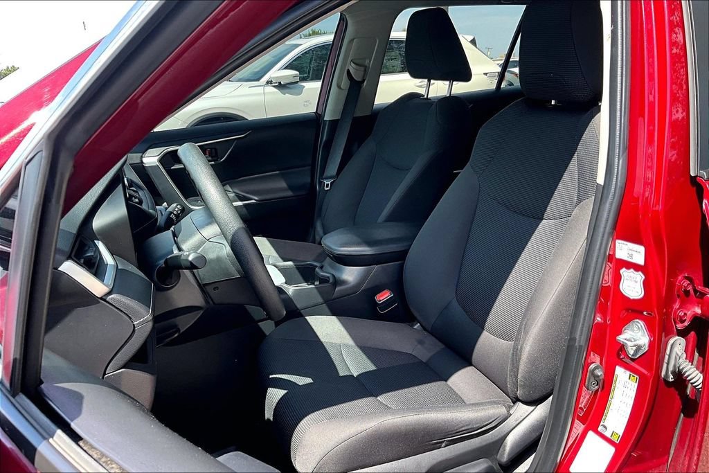 Used 2024 Toyota RAV4 LE AWD/4WD image 34