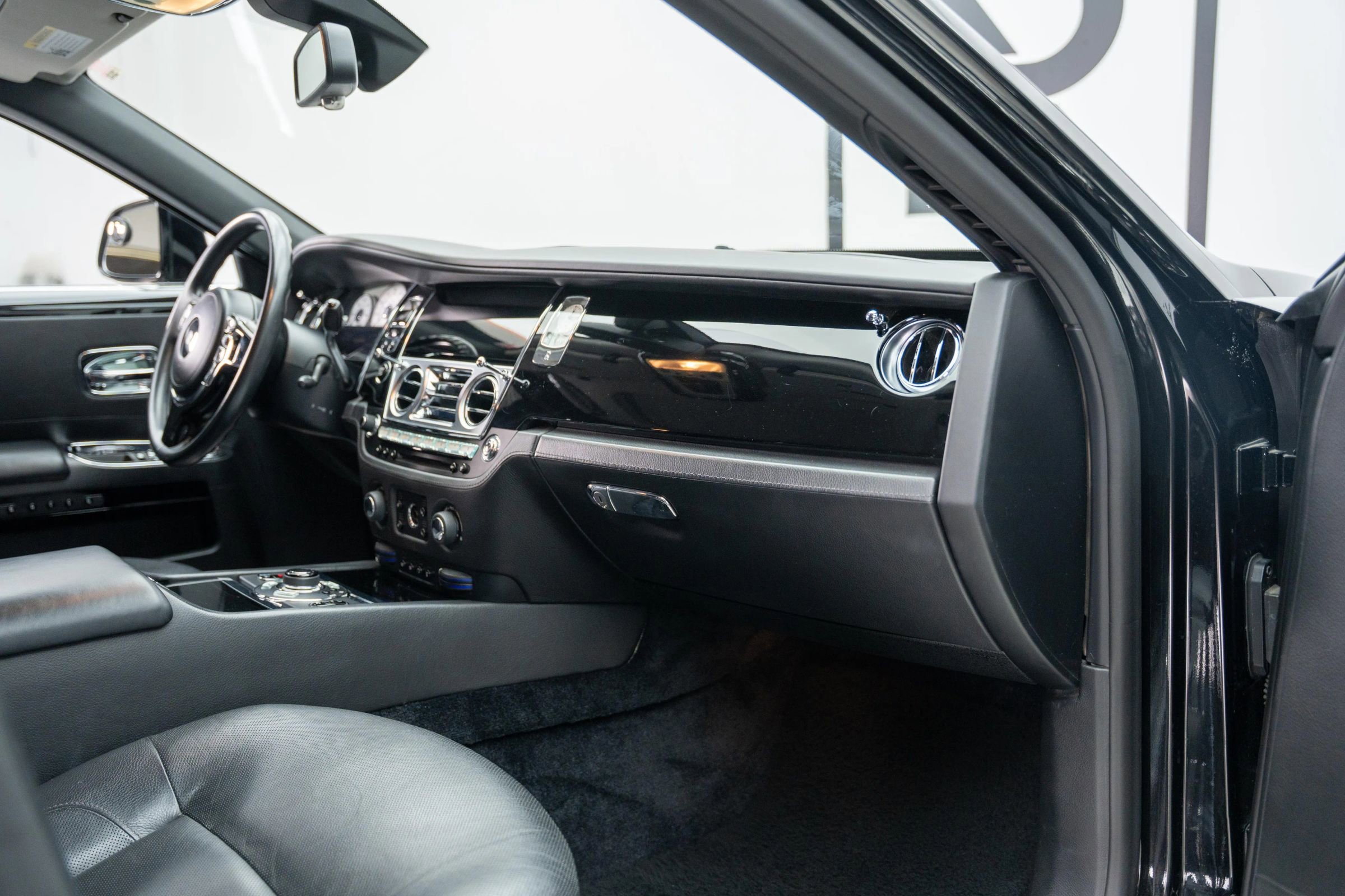 Used 2013 Rolls-Royce Ghost image 30