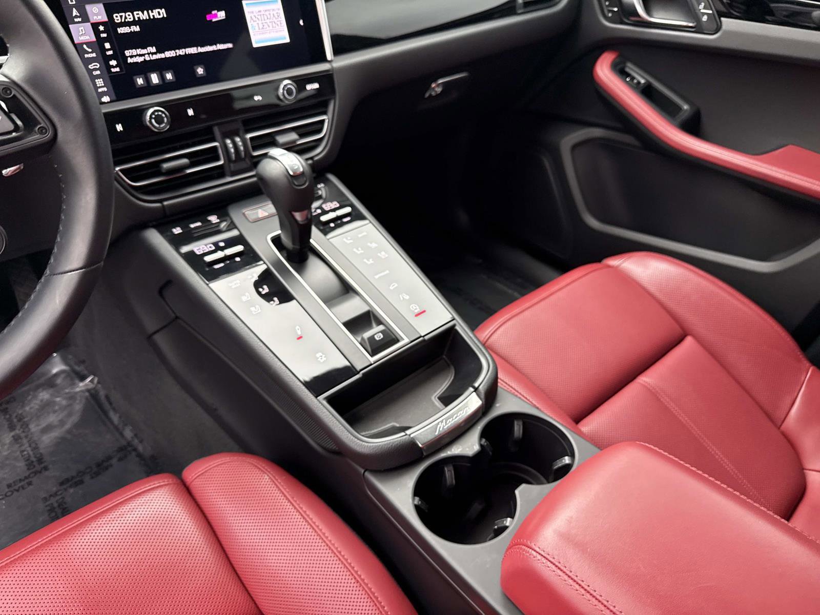 Used 2024 Porsche Macan image 27