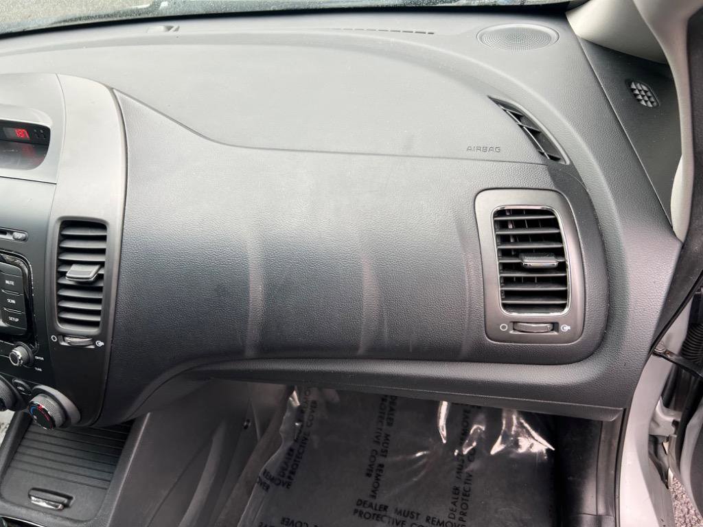 Used 2017 Kia Forte LX w/ LX Popular Package image 21