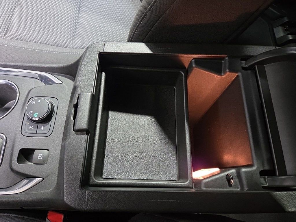 Used 2023 Chevrolet Traverse LT image 28