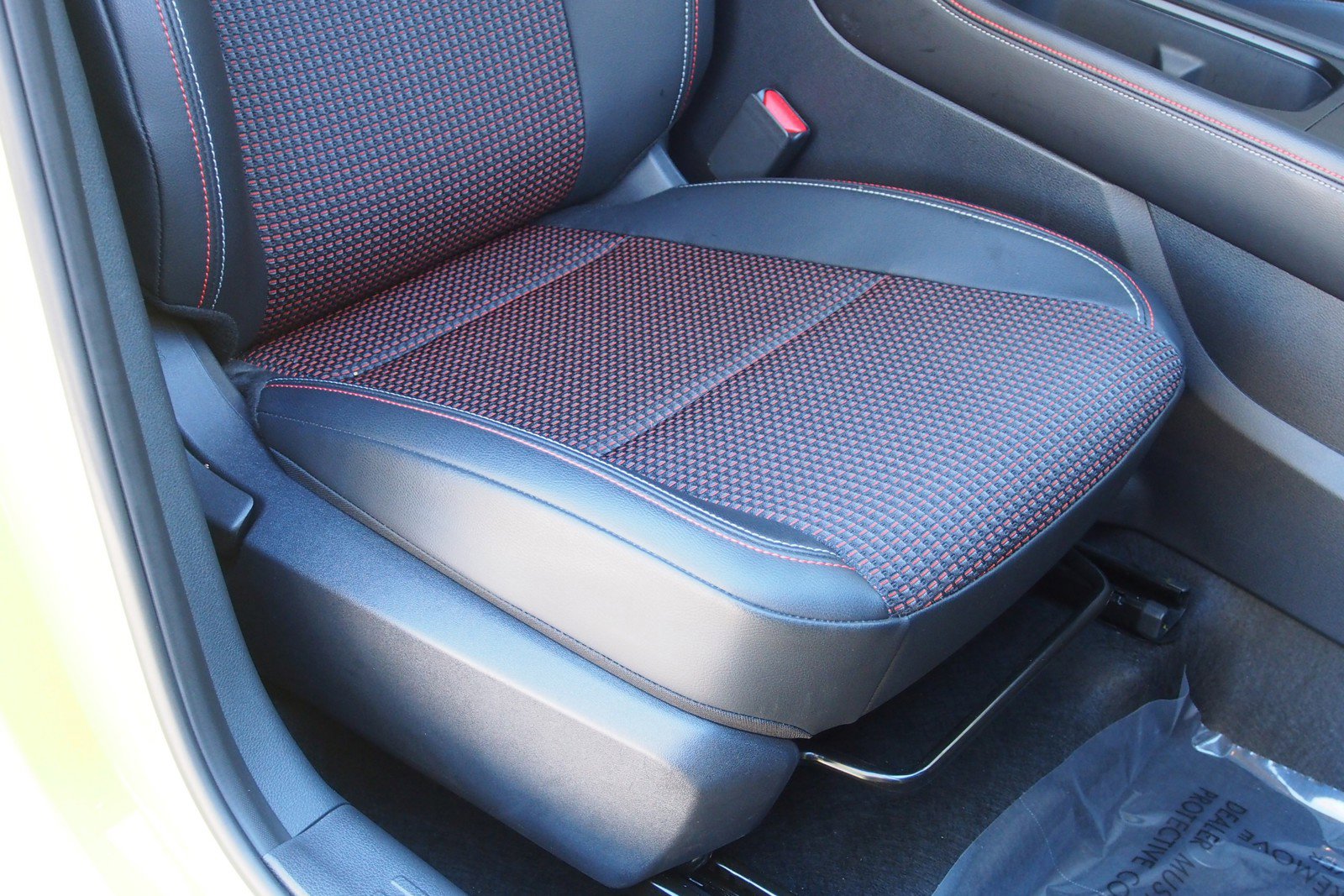 Used 2025 Nissan Kicks SR image 12