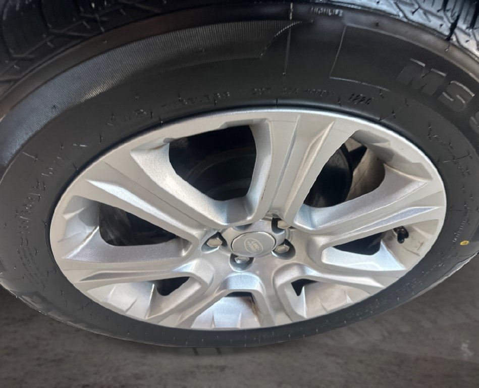 Used 2018 Land Rover Range Rover Evoque SE Premium AWD/4WD image 16