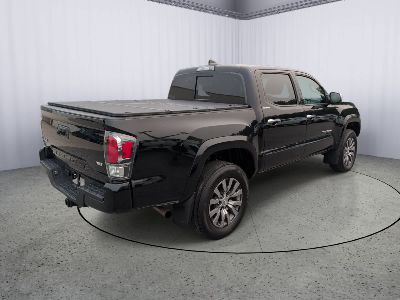 Used 2023 Toyota Tacoma Limited AWD/4WD image 3