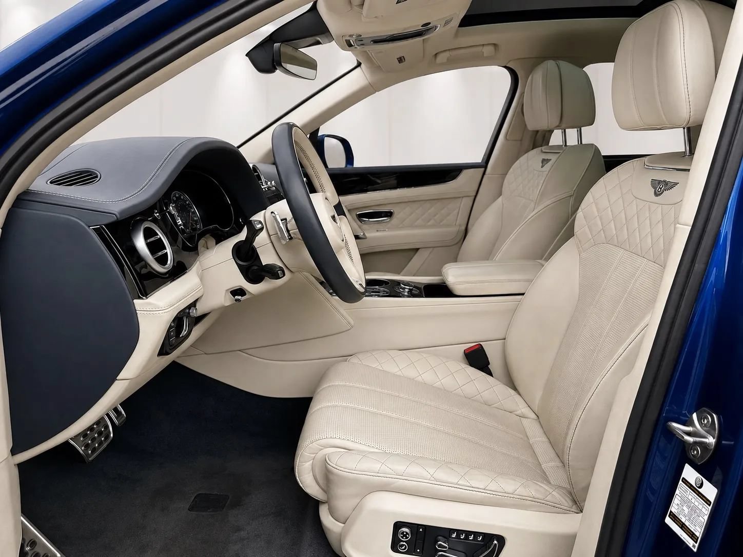 Used 2017 Bentley Bentayga AWD/4WD image 15