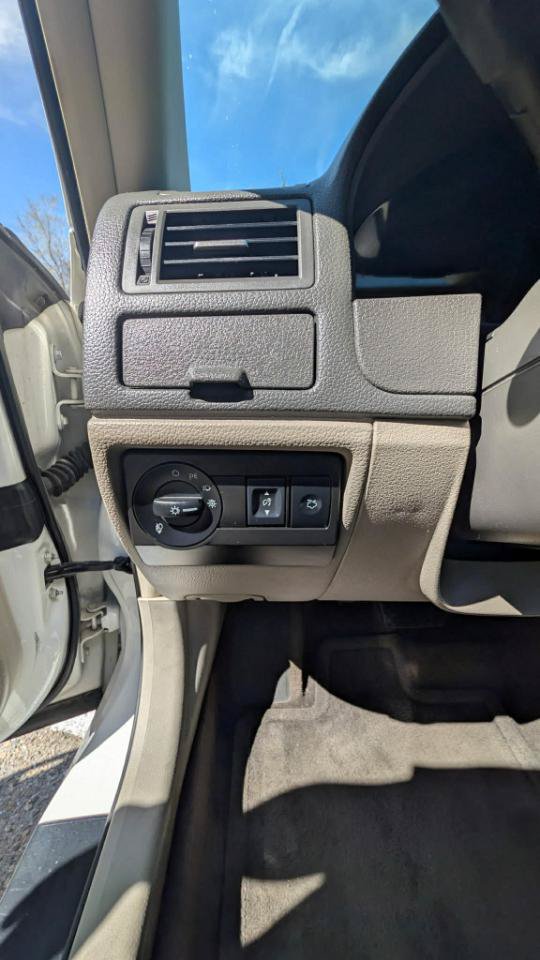 Used 2012 Ford Fusion Hybrid FWD image 19