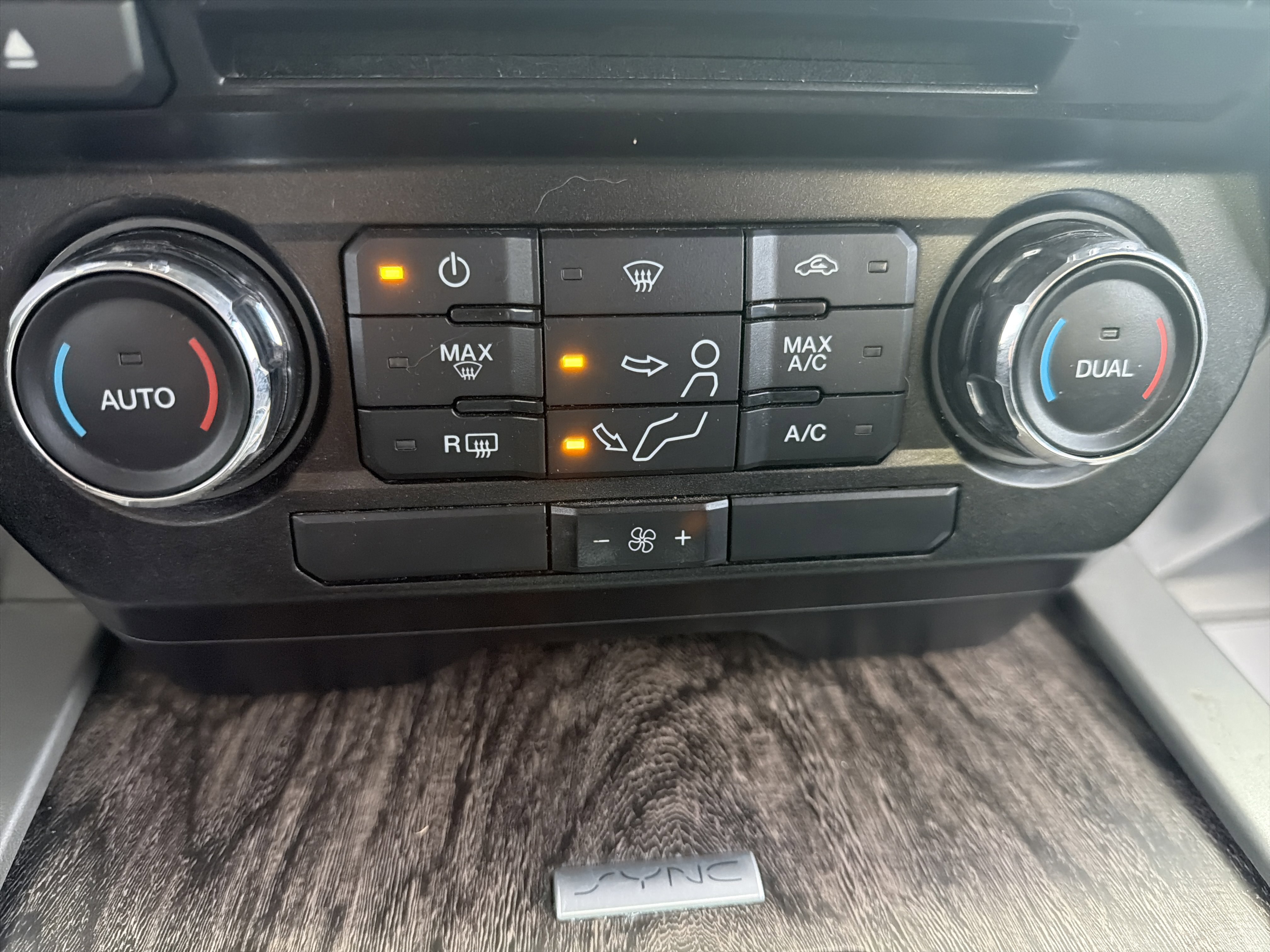 Used 2017 Ford F250 Lariat w/ Chrome Package image 28