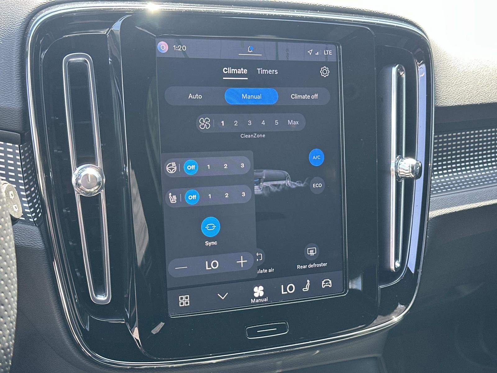 Certified 2021 Volvo XC40 P8 Recharge w/ Advanced Package image 12