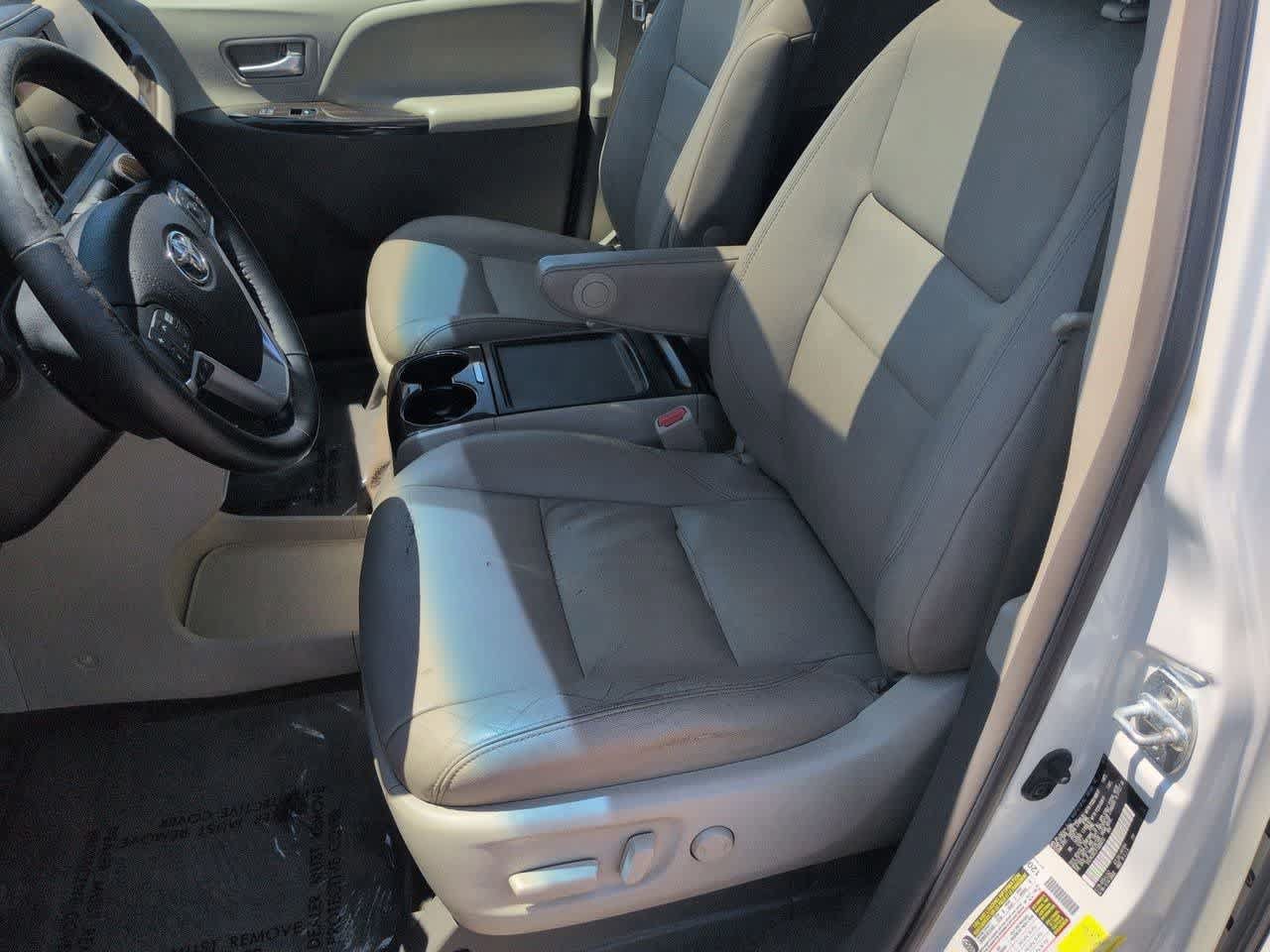 Used 2015 Toyota Sienna XLE FWD image 15