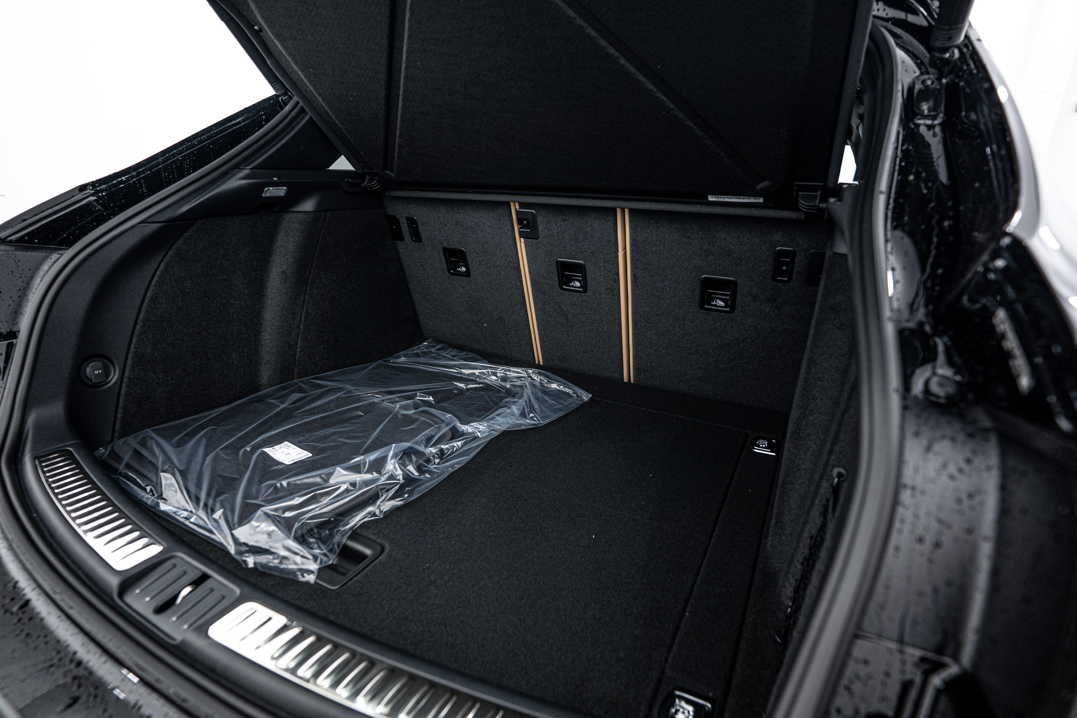 Certified 2025 Porsche Macan image 25