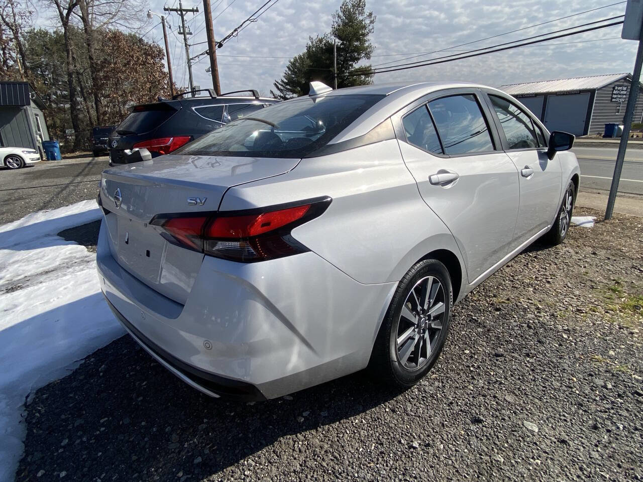 Used 2021 Nissan Versa SV image 5