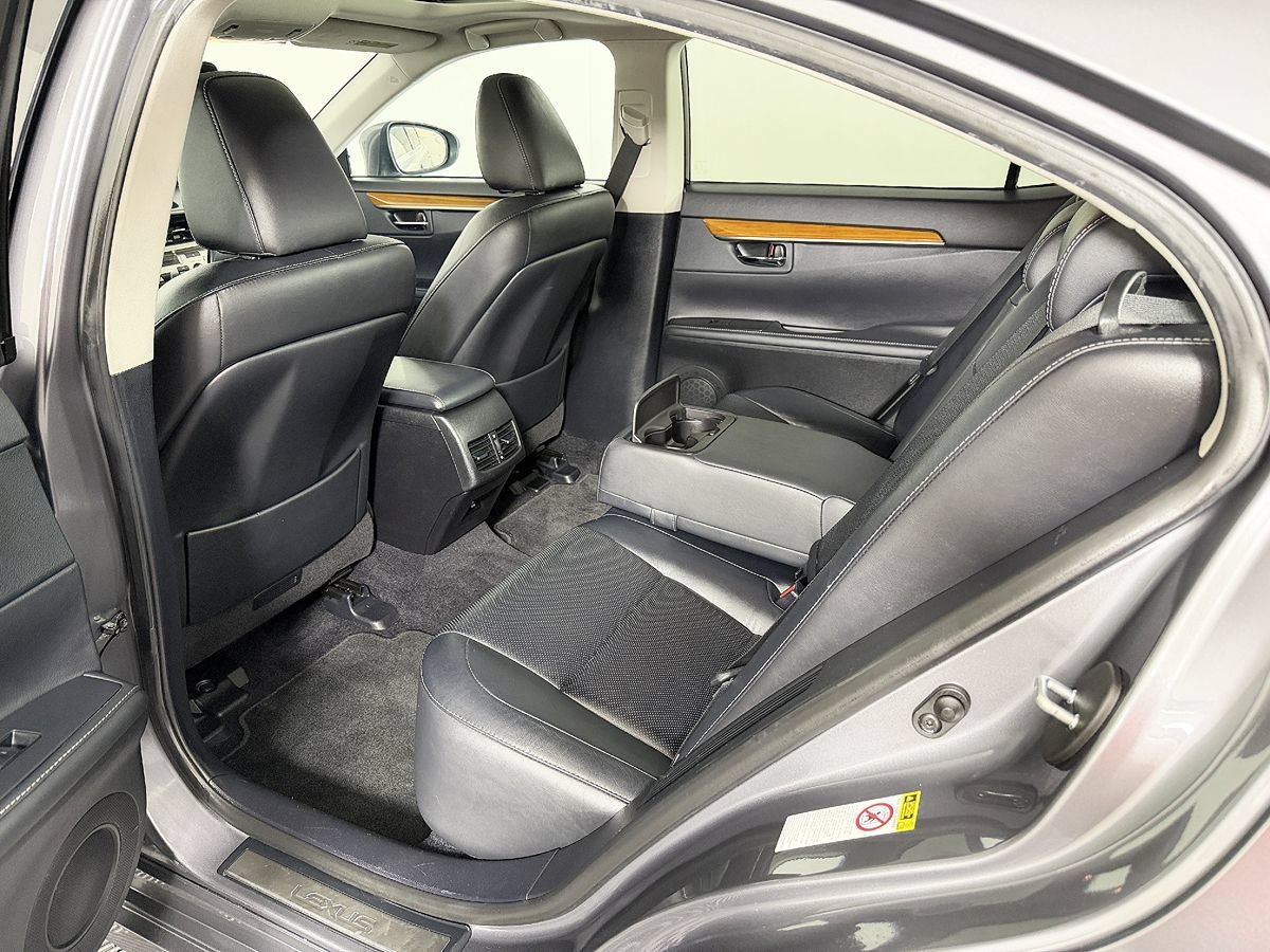 Used 2014 Lexus ES 300h w/ Luxury Package w/Bamboo Trim FWD image 36