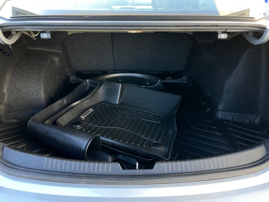 Used 2021 Chevrolet Malibu LT image 40