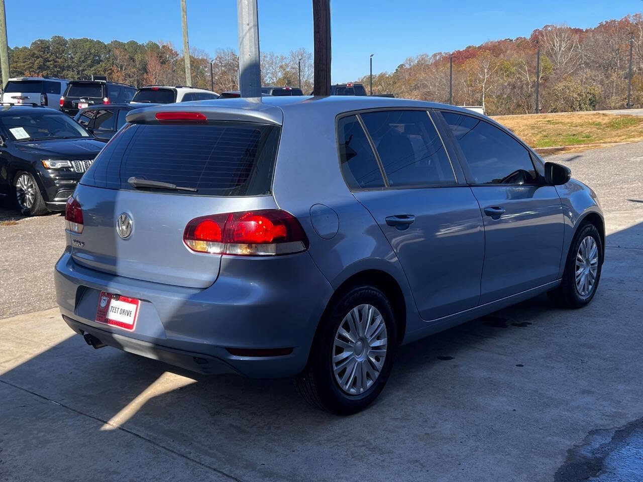 Used 2010 Volkswagen Golf 4-Door image 7