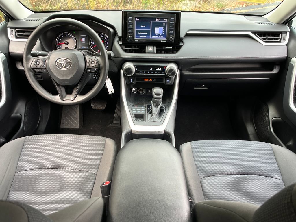 Used 2022 Toyota RAV4 LE image 13