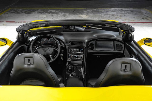 Used 2000 Chevrolet Corvette Convertible w/ Memory Pkg image 38