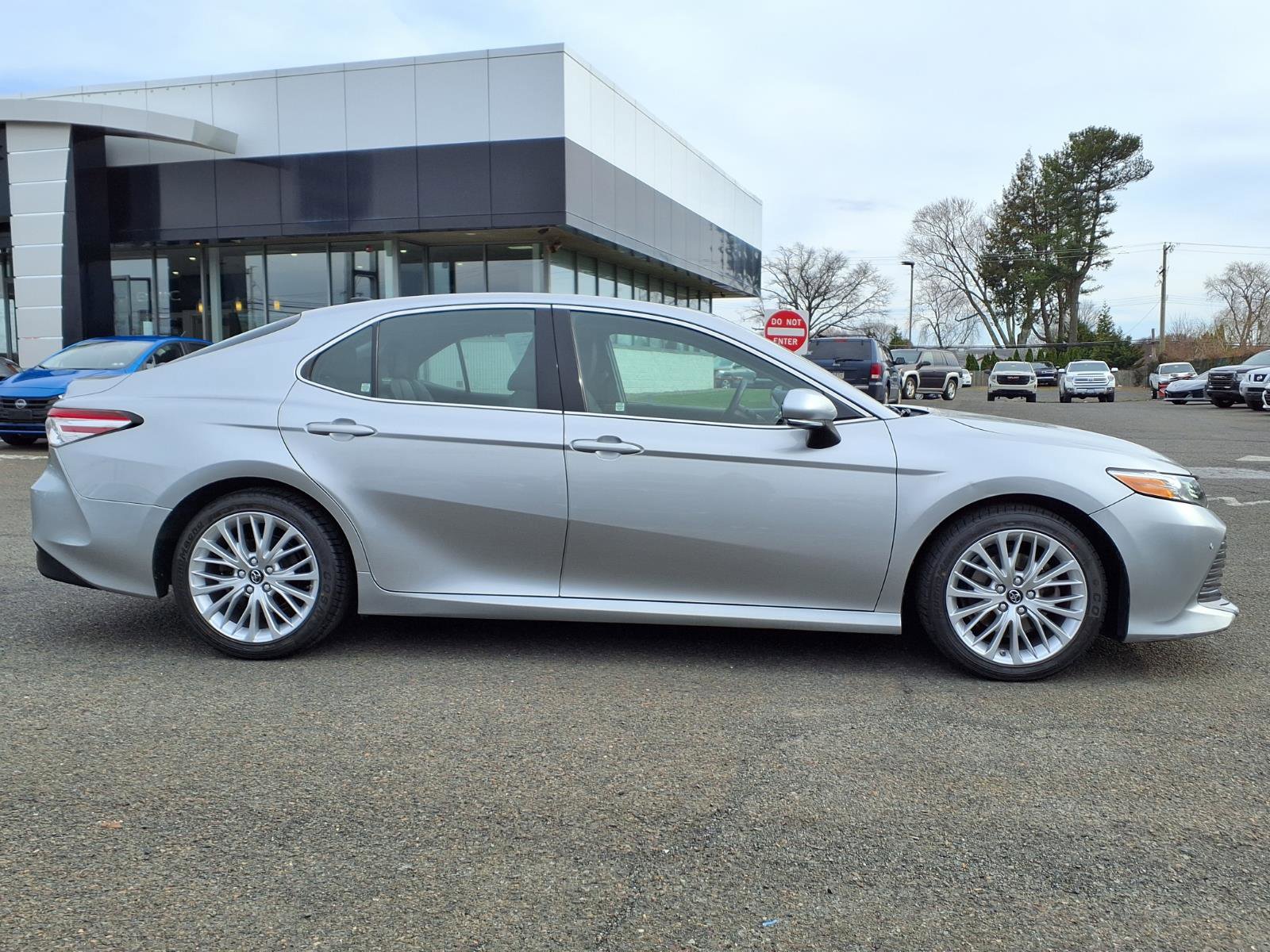 Used 2018 Toyota Camry XLE w/ Audio Package image 2