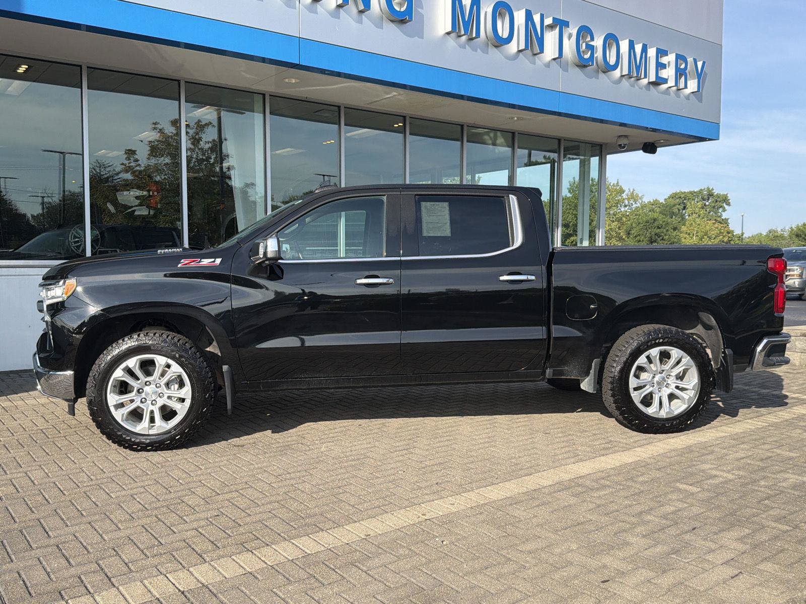Used 2023 Chevrolet Silverado 1500 LTZ AWD/4WD image 2