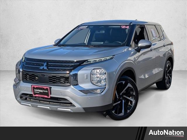 Used 2024 Mitsubishi Outlander SE image 1