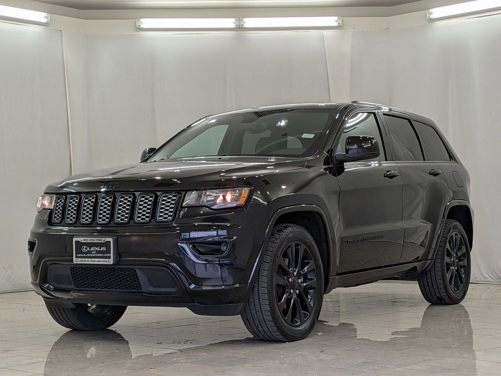 Used 2017 Jeep Grand Cherokee Altitude image 4