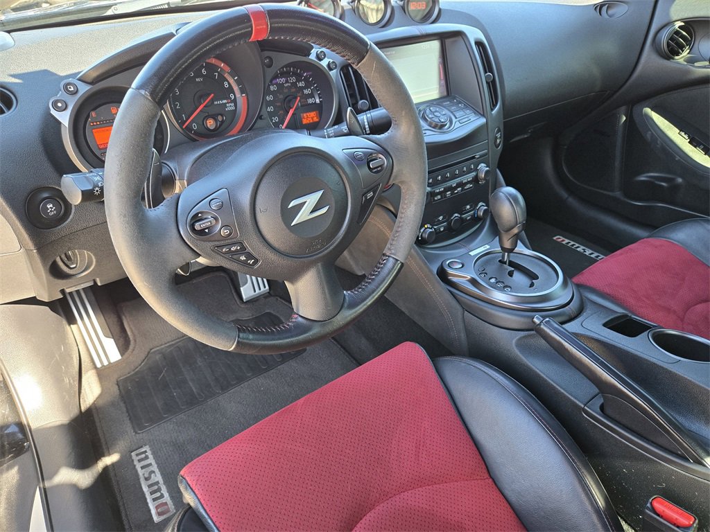 Used 2017 Nissan 370Z NISMO image 5