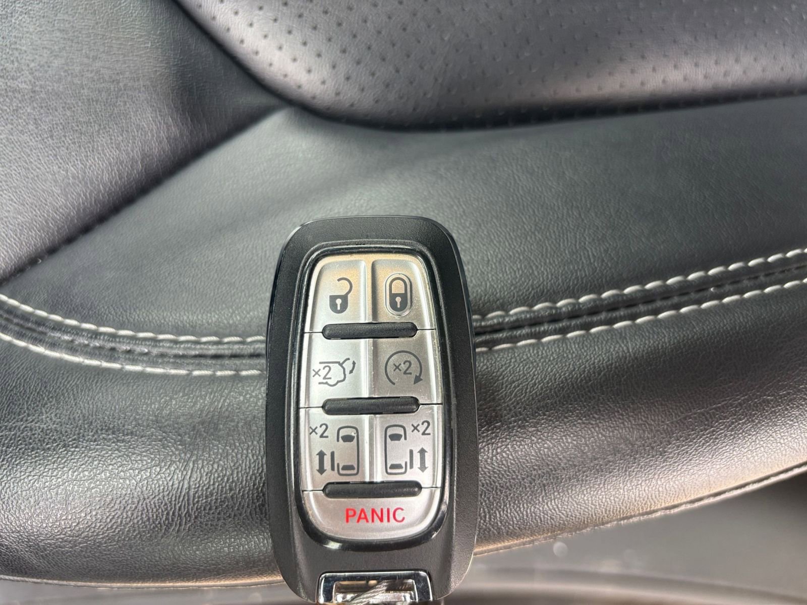 Used 2025 Chrysler Pacifica Select image 22