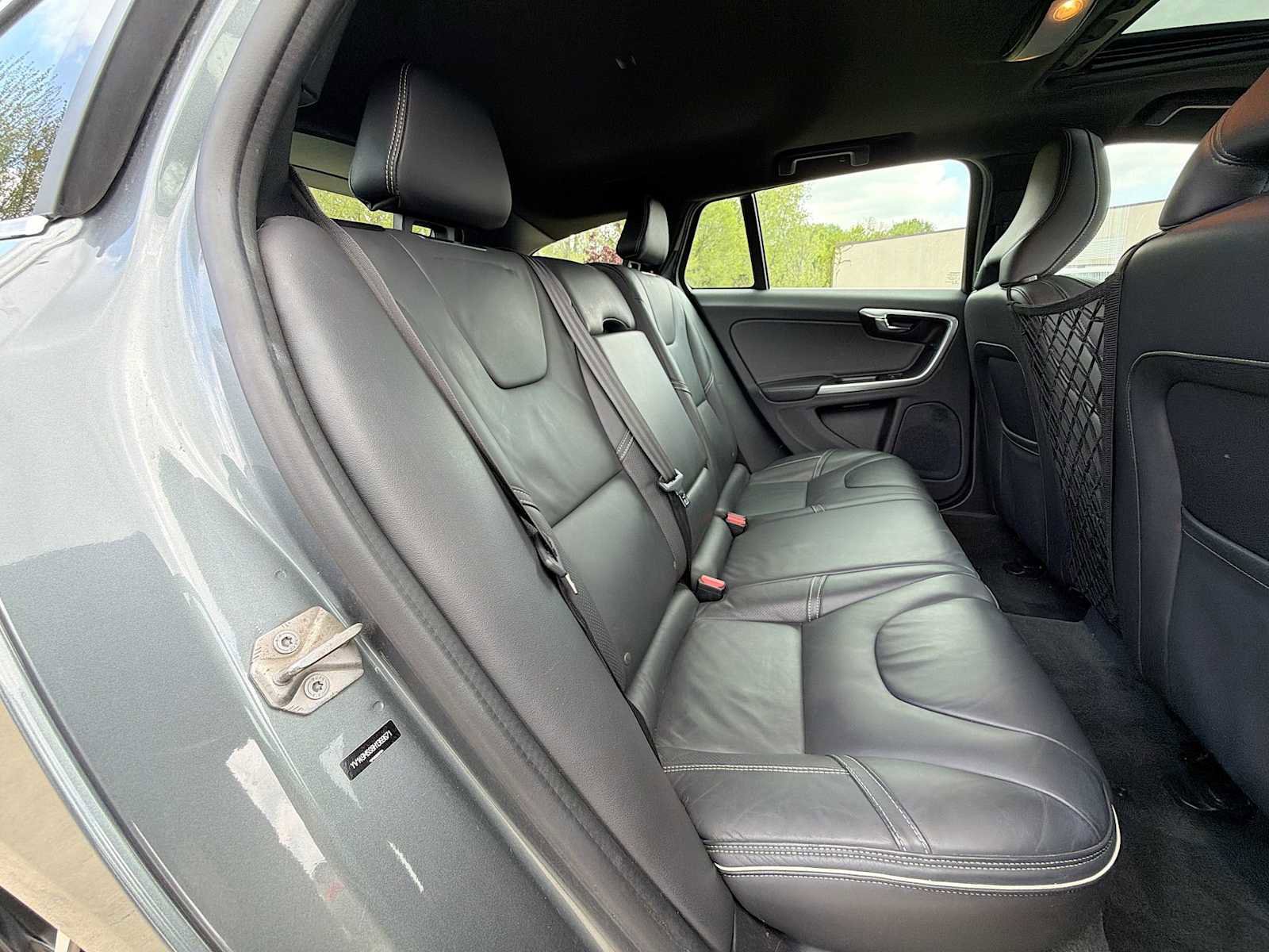 Used 2017 Volvo V60 T6 R-Design Platinum w/ Climate Package AWD/4WD image 18