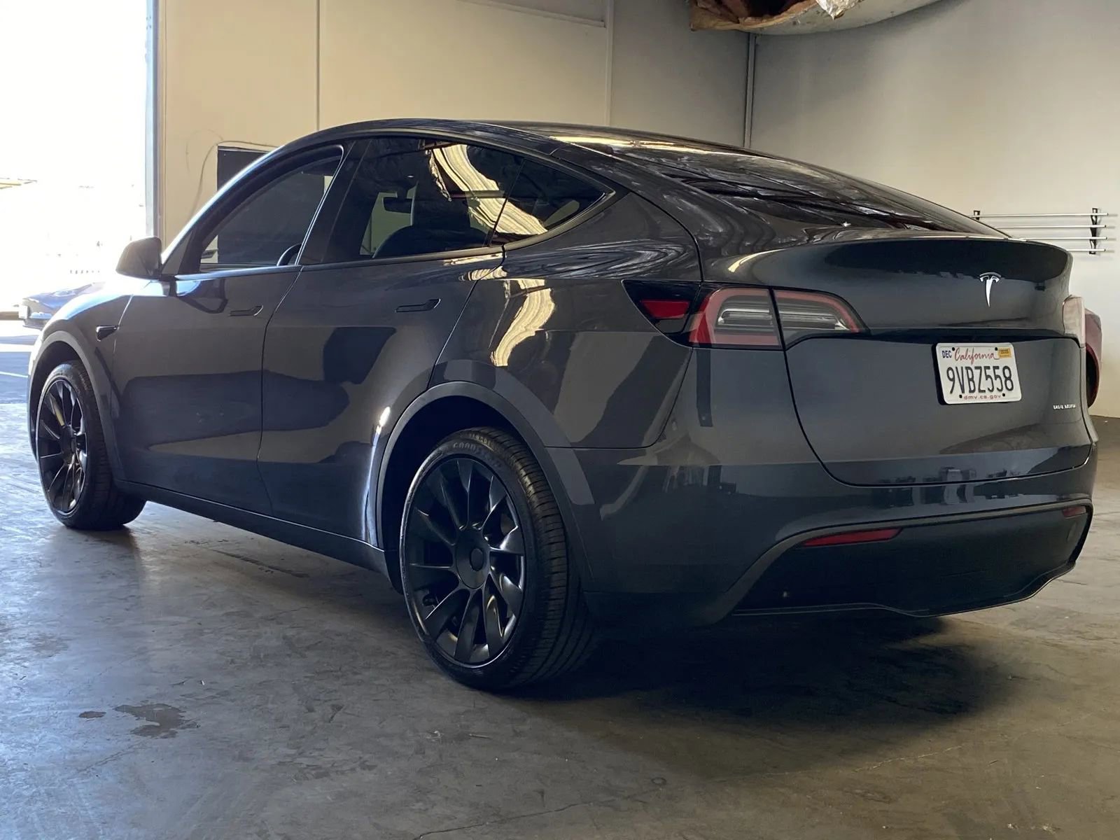 Used 2023 Tesla Model Y Long Range image 2