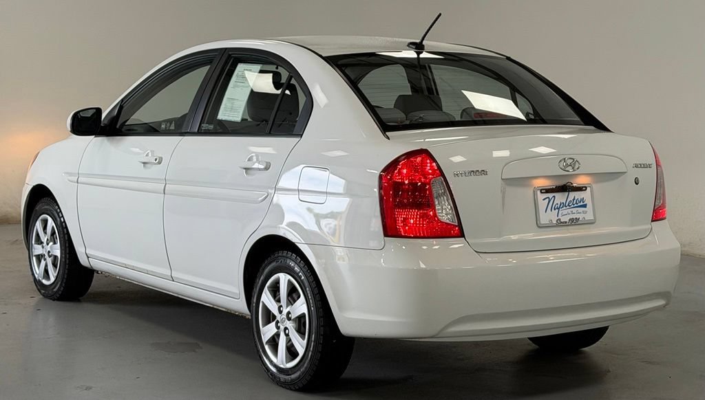 Used 2011 Hyundai Accent GLS w/ Premium Pkg 4 FWD image 4