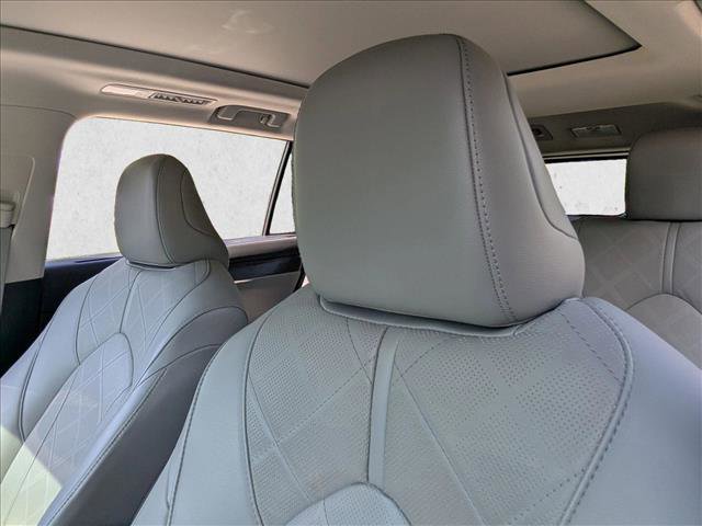 Used 2021 Toyota Highlander Platinum AWD/4WD image 18