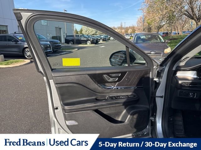 Used 2022 Lincoln Corsair AWD w/ Premium Package image 9