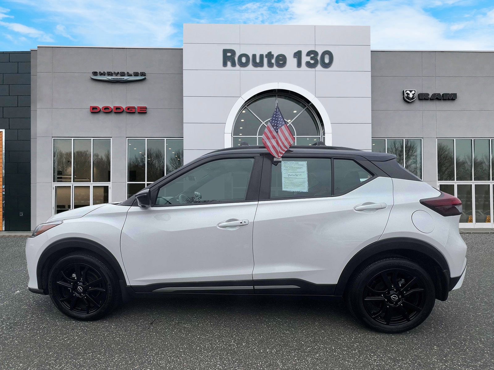 Used 2023 Nissan Kicks SR w/ Exterior Package FWD image 5