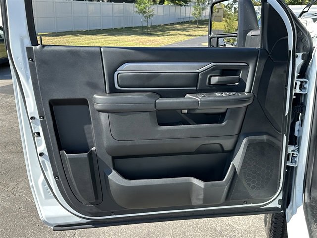 Used 2024 RAM 2500 Tradesman w/ Chrome Appearance Group image 15