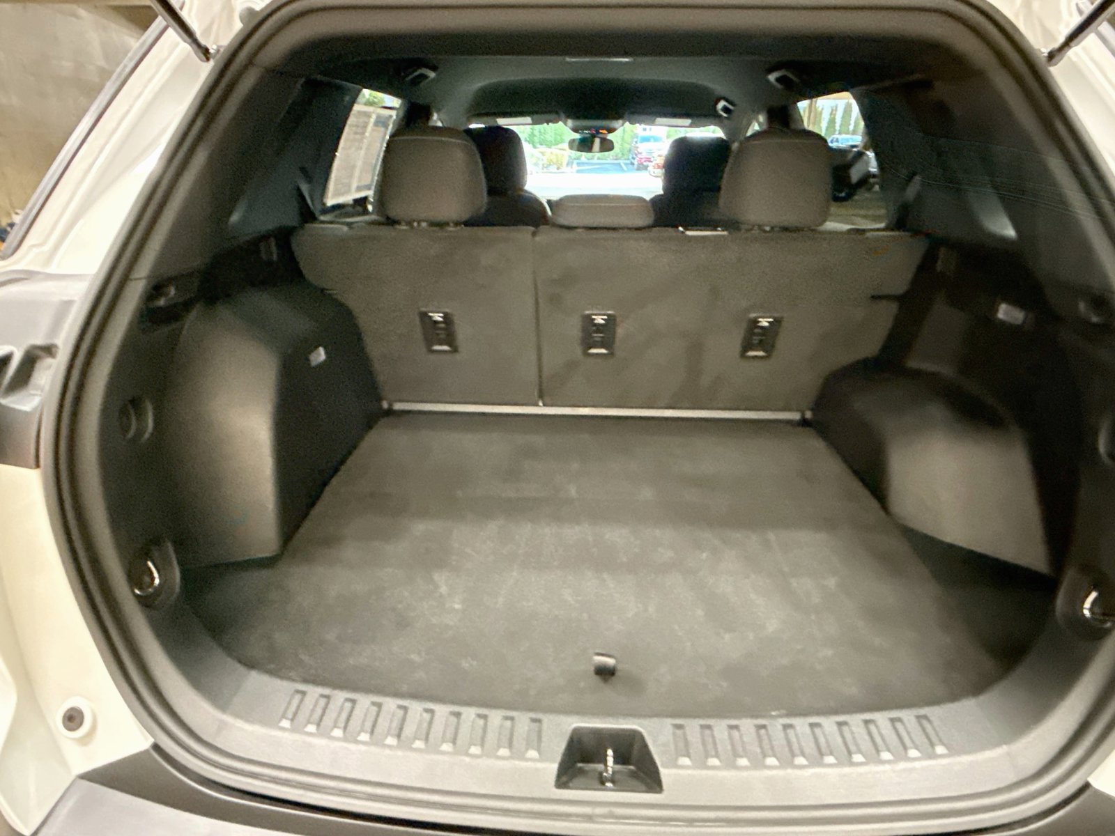 Used 2025 Chevrolet Equinox LT FWD image 28