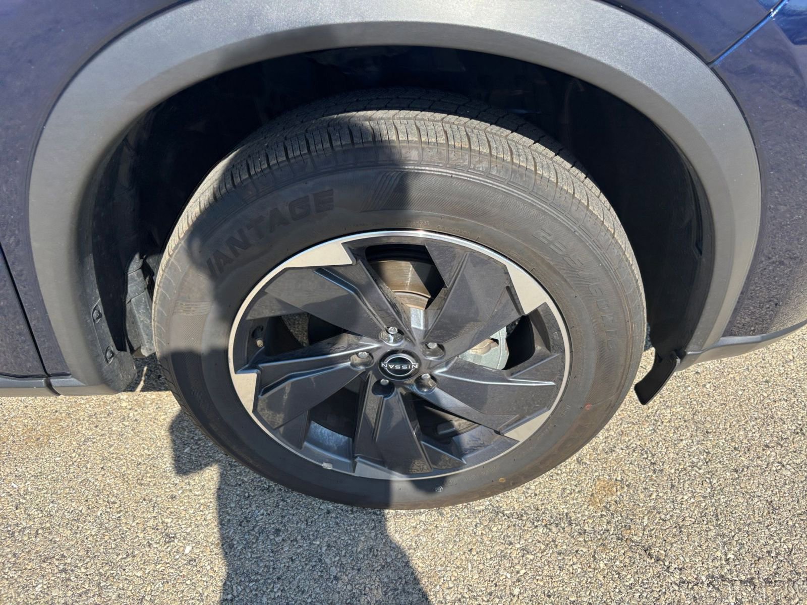 Used 2025 Nissan Rogue SV FWD image 32