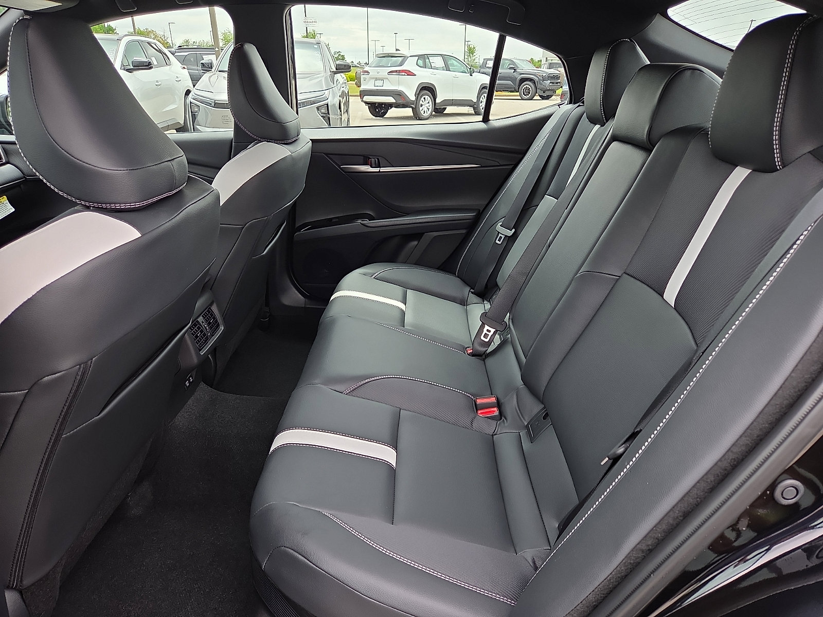 Used 2025 Toyota Camry SE FWD image 10